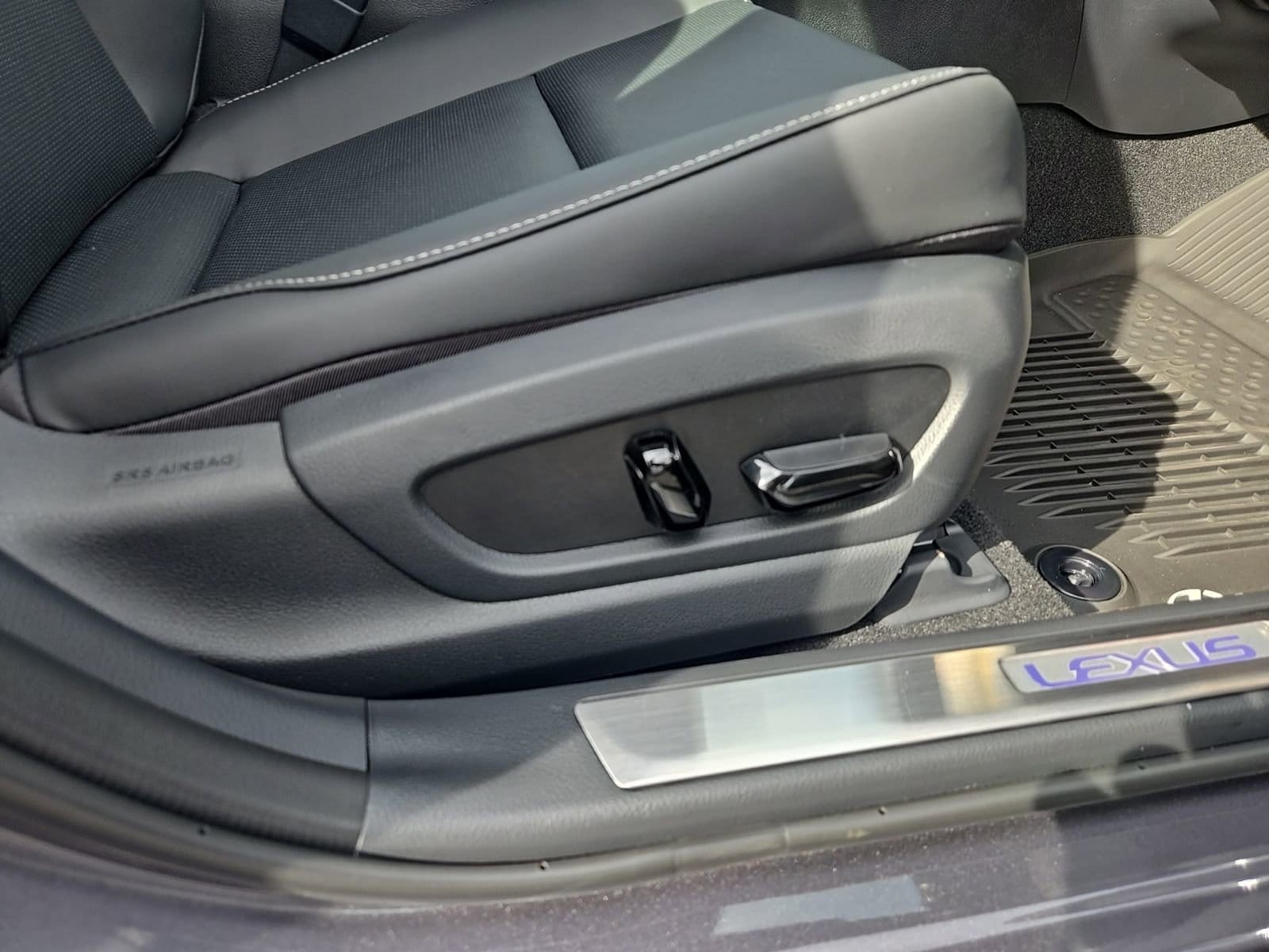 2026 Lexus UX Hybrid 300h F Sport Design - Photo 26