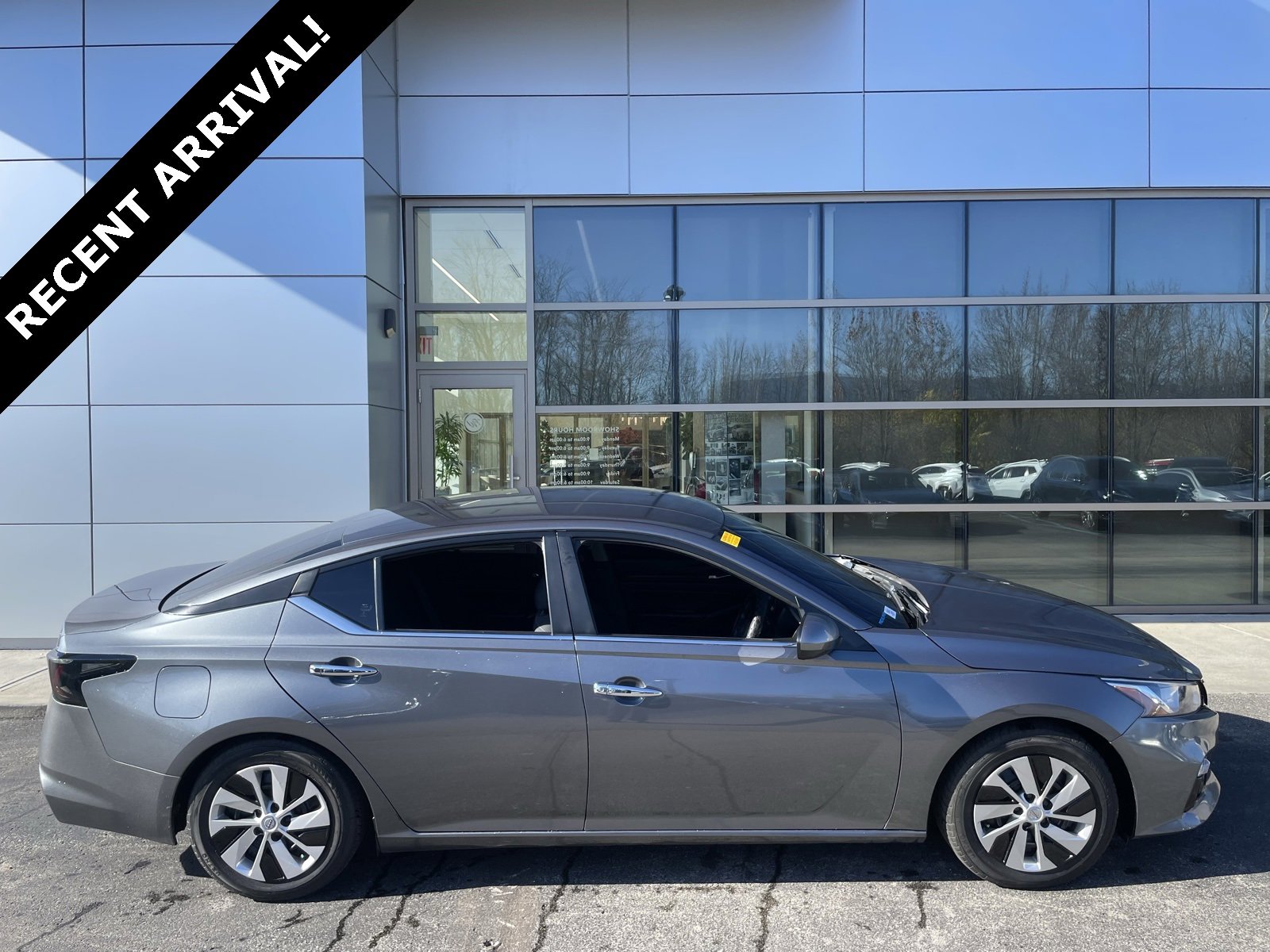 2021 Nissan Altima S's photo