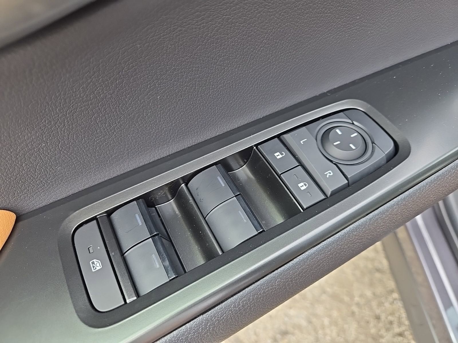 2026 Lexus UX Hybrid 300h Premium - Photo 22