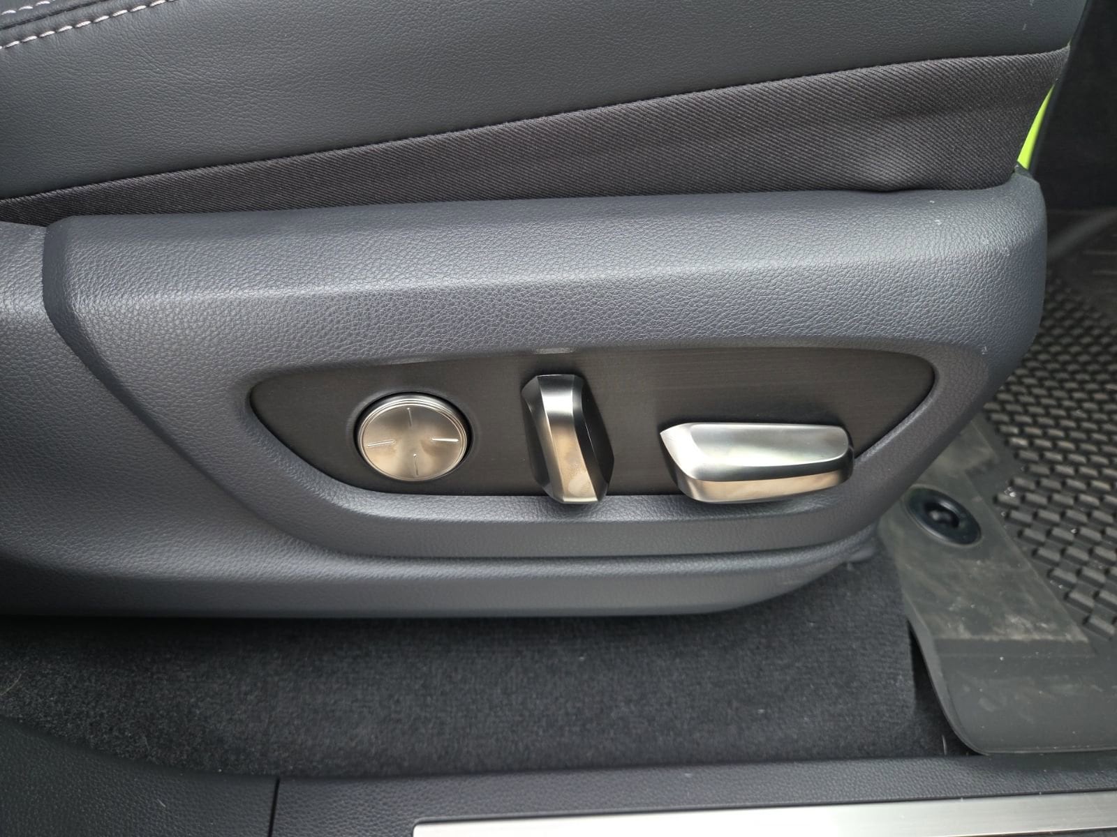 2025 Lexus LX 700h Luxury - Photo 28