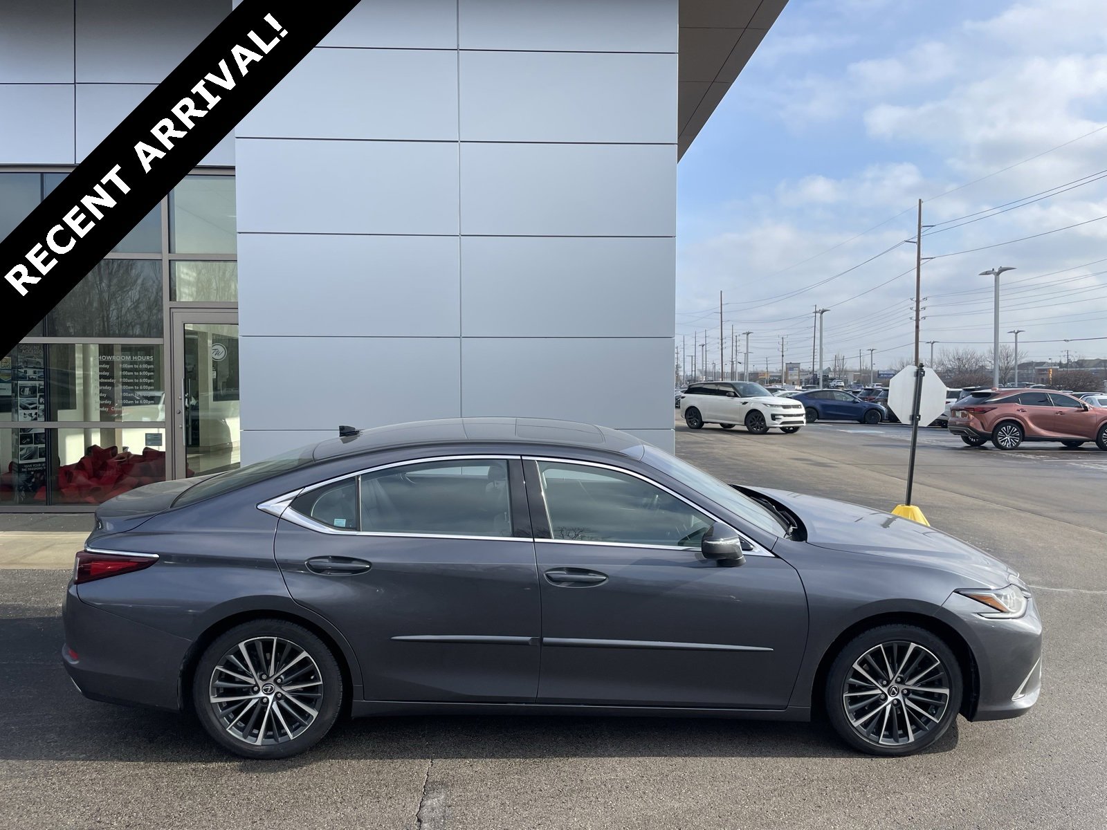 2023 Lexus ES 350's photo