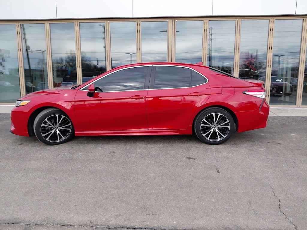 Used 2020 Toyota Camry SE Sedan