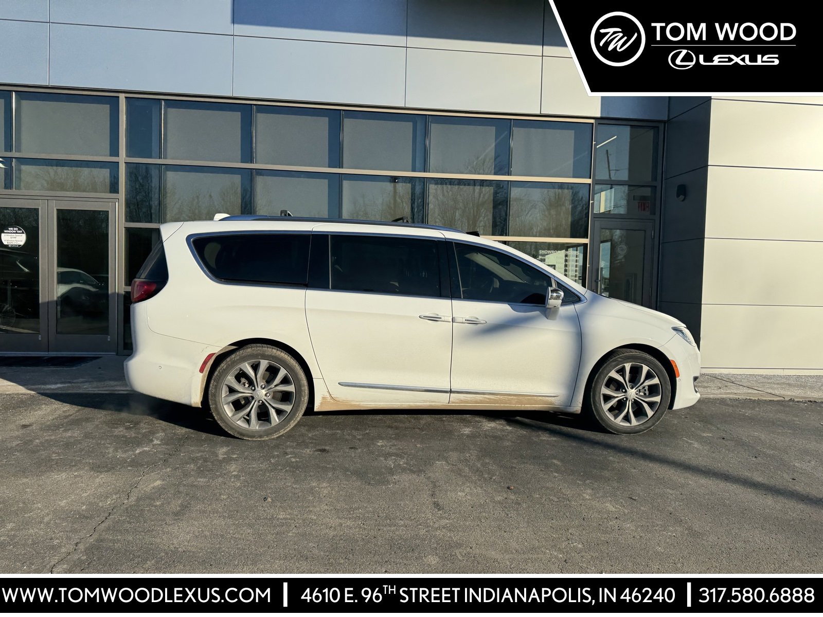 2019 Chrysler Pacifica Limited's photo