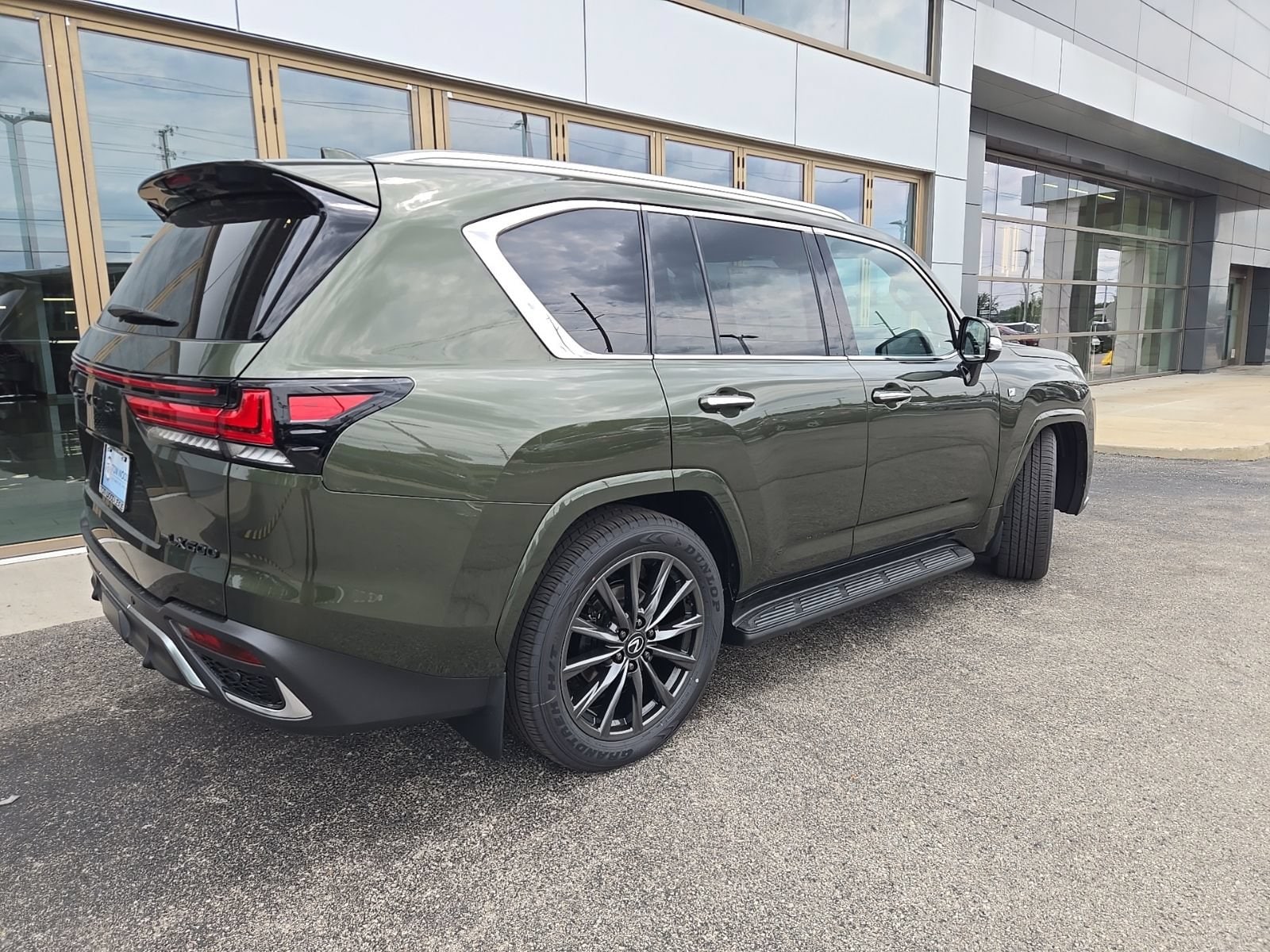 2026 Lexus LX 600 F-Sport - Photo 9