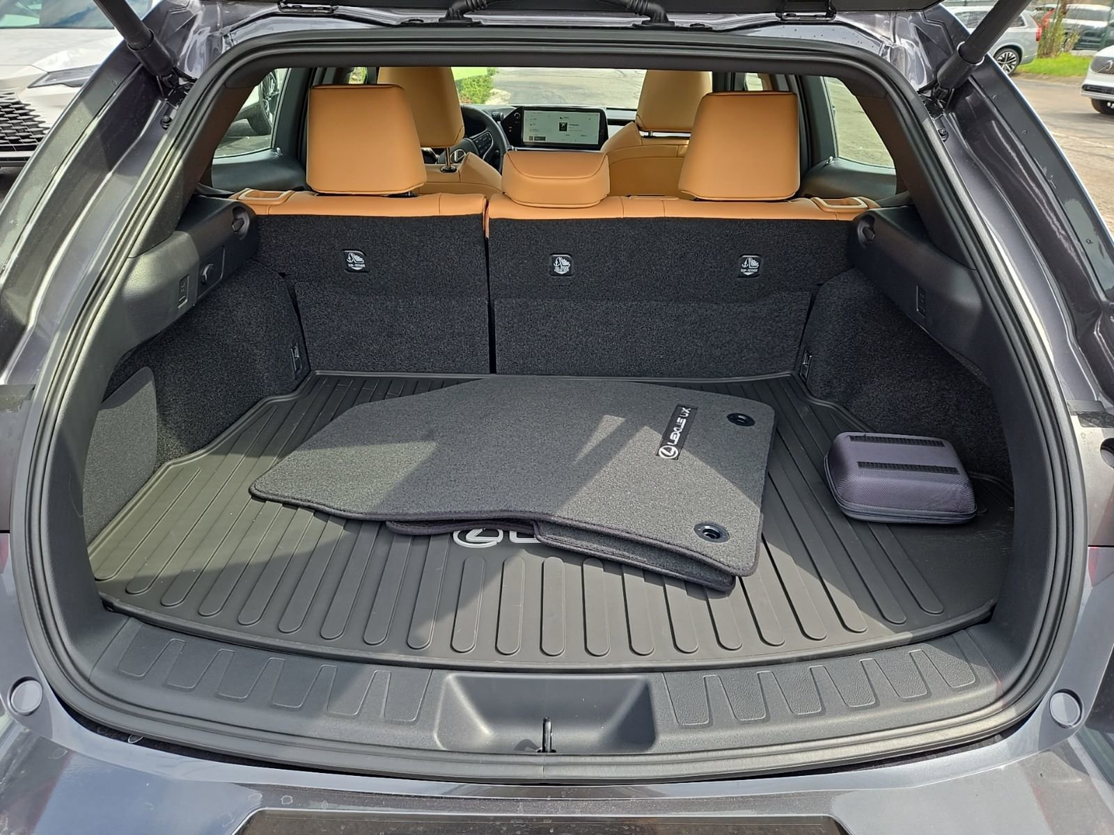 2026 Lexus UX Hybrid 300h Premium - Photo 12