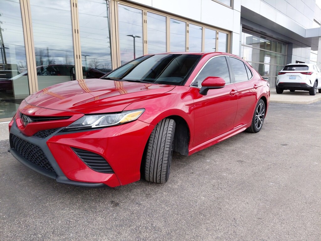 Used 2020 Toyota Camry SE Sedan