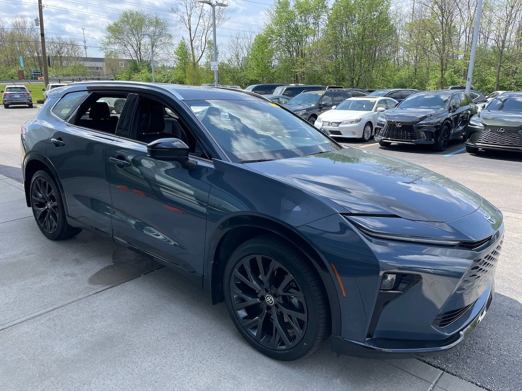 Used 2025 Toyota Crown Signia Limited SUV