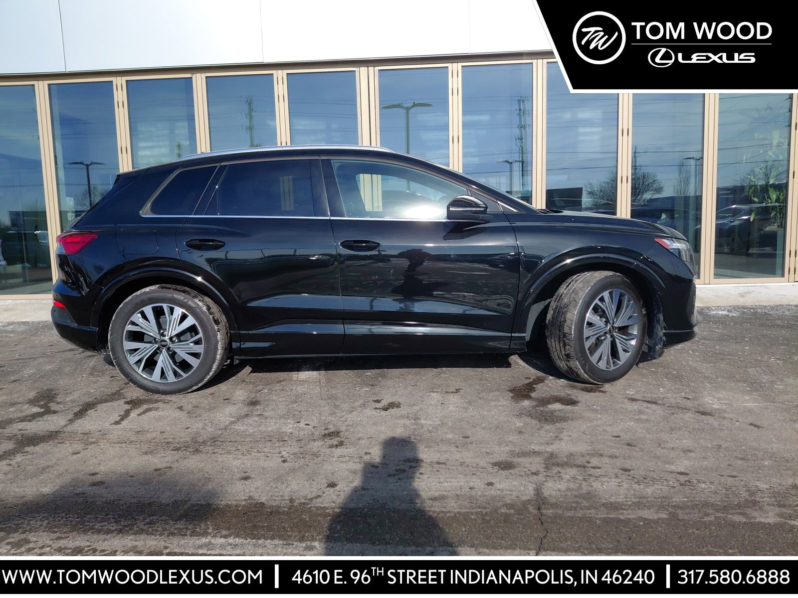 2023 Audi Q4 e-tron Premium's photo