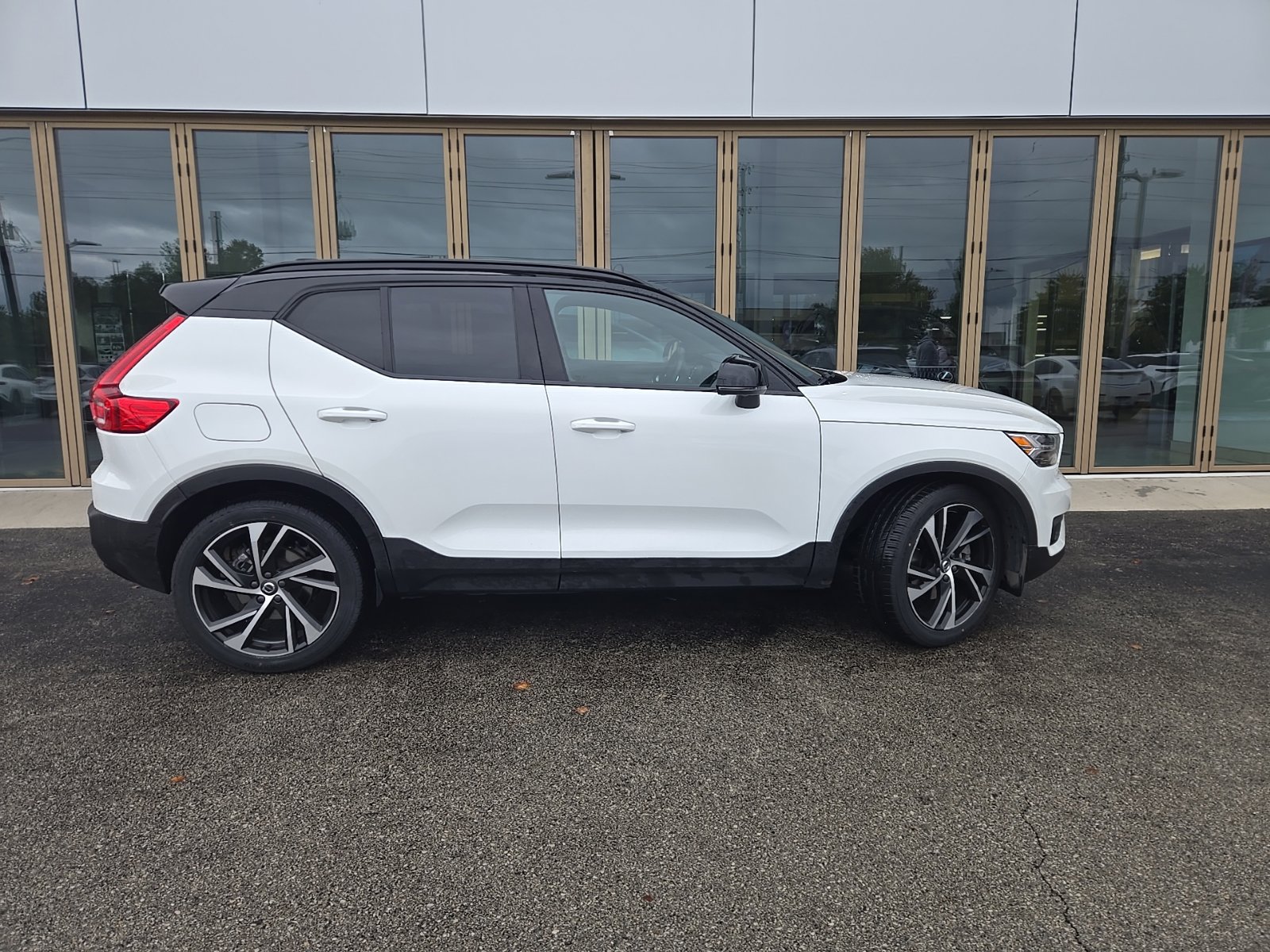 2022 Volvo XC40 R-Design SUV