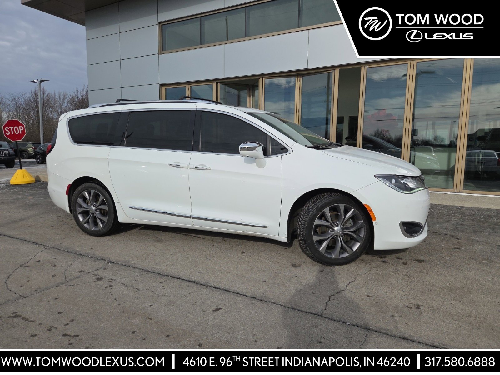 2019 Chrysler Pacifica Limited's photo