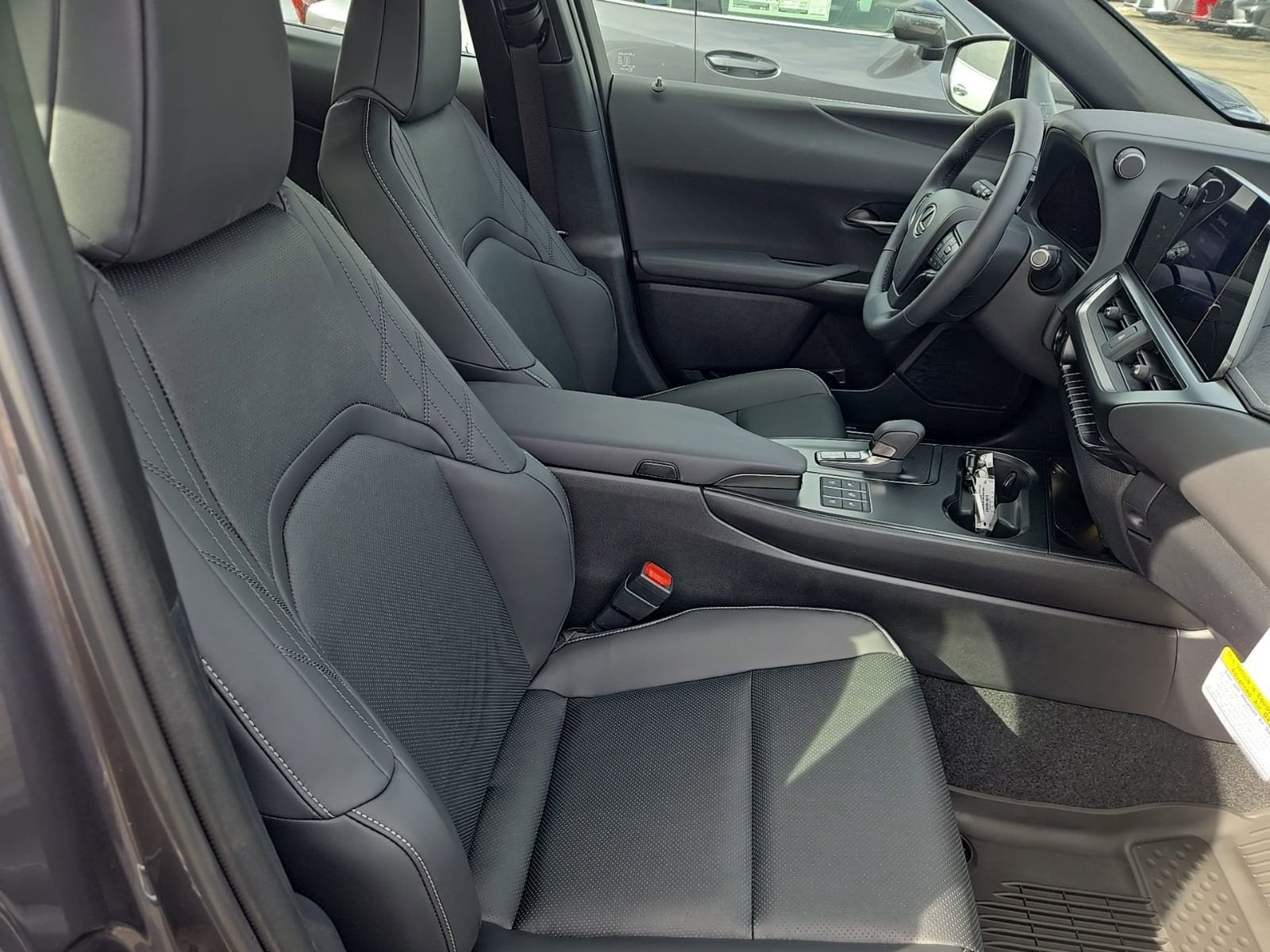 2026 Lexus UX Hybrid 300h F Sport Design - Photo 25