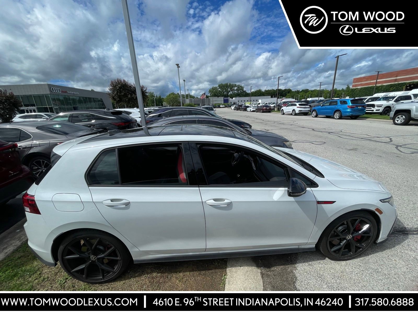 2024 Volkswagen Golf GTI 2.0T SE 4-door's photo