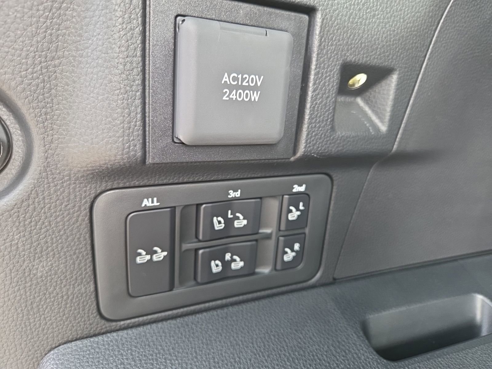 2025 Lexus LX 700h Luxury - Photo 13