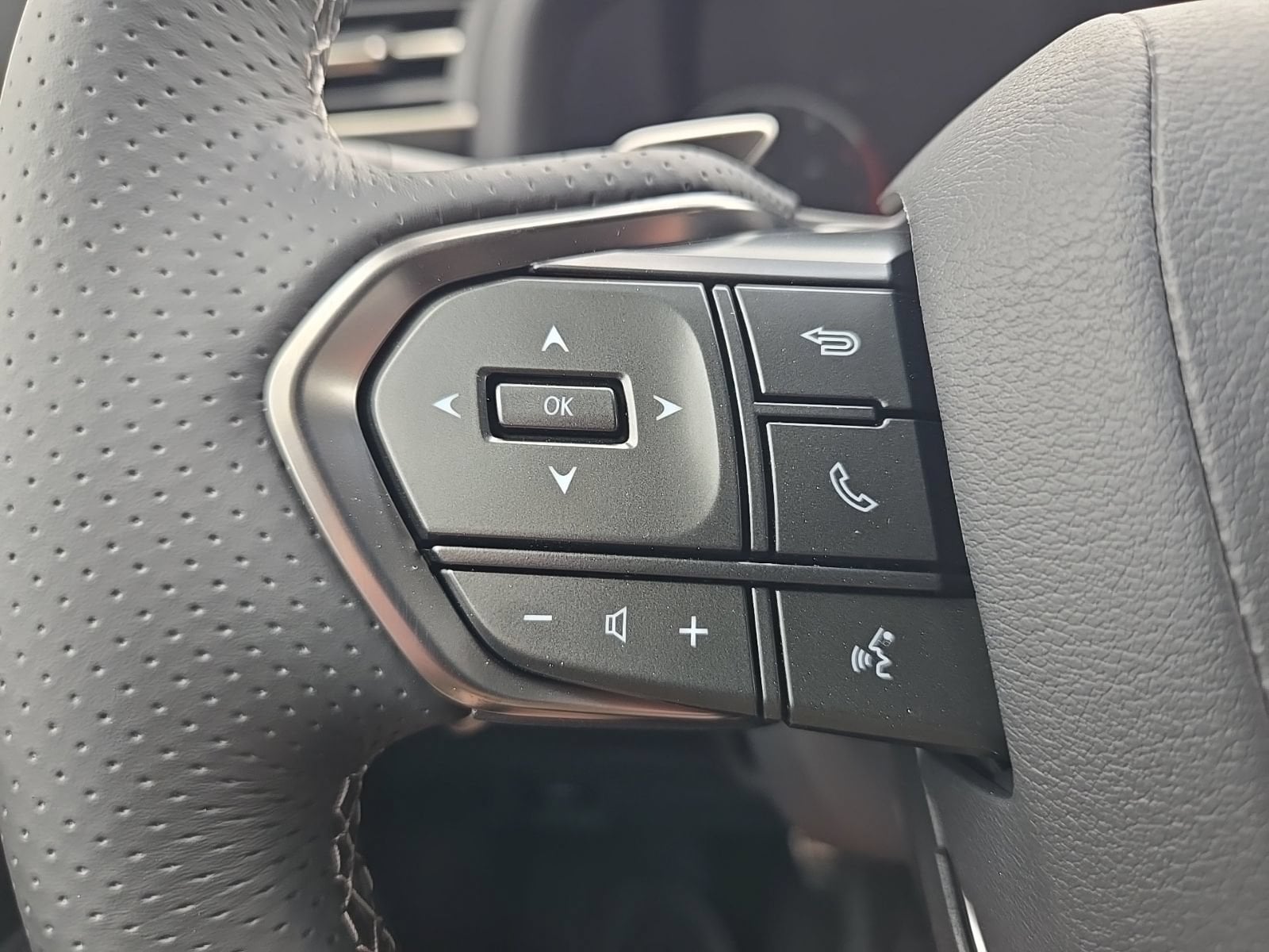 2026 Lexus LX 600 F-Sport - Photo 42