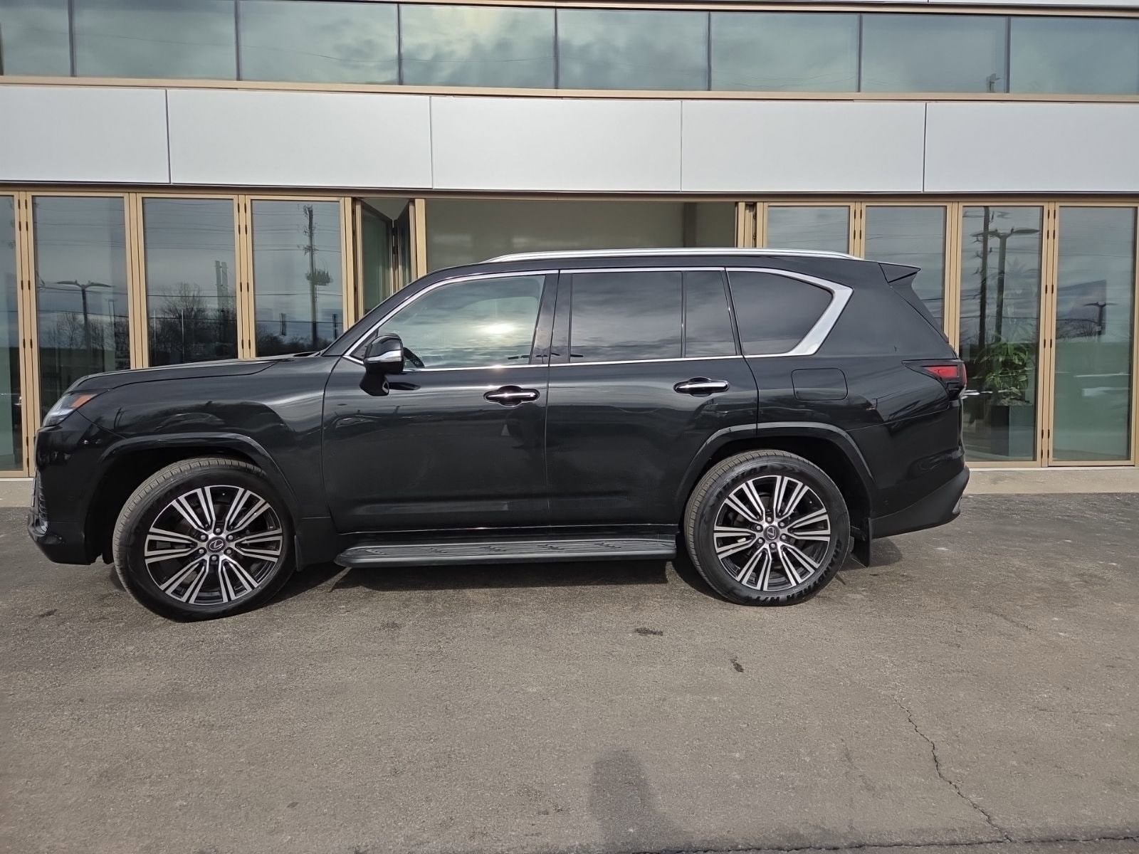 2025 Lexus LX 700h Luxury - Photo 17