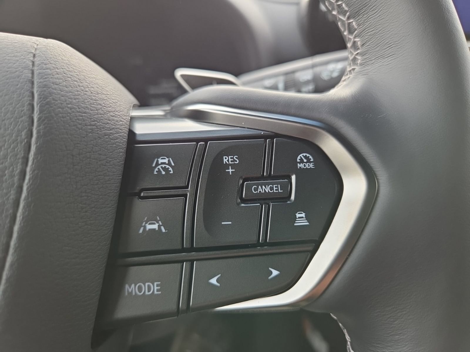 2025 Lexus LX 700h Luxury - Photo 38