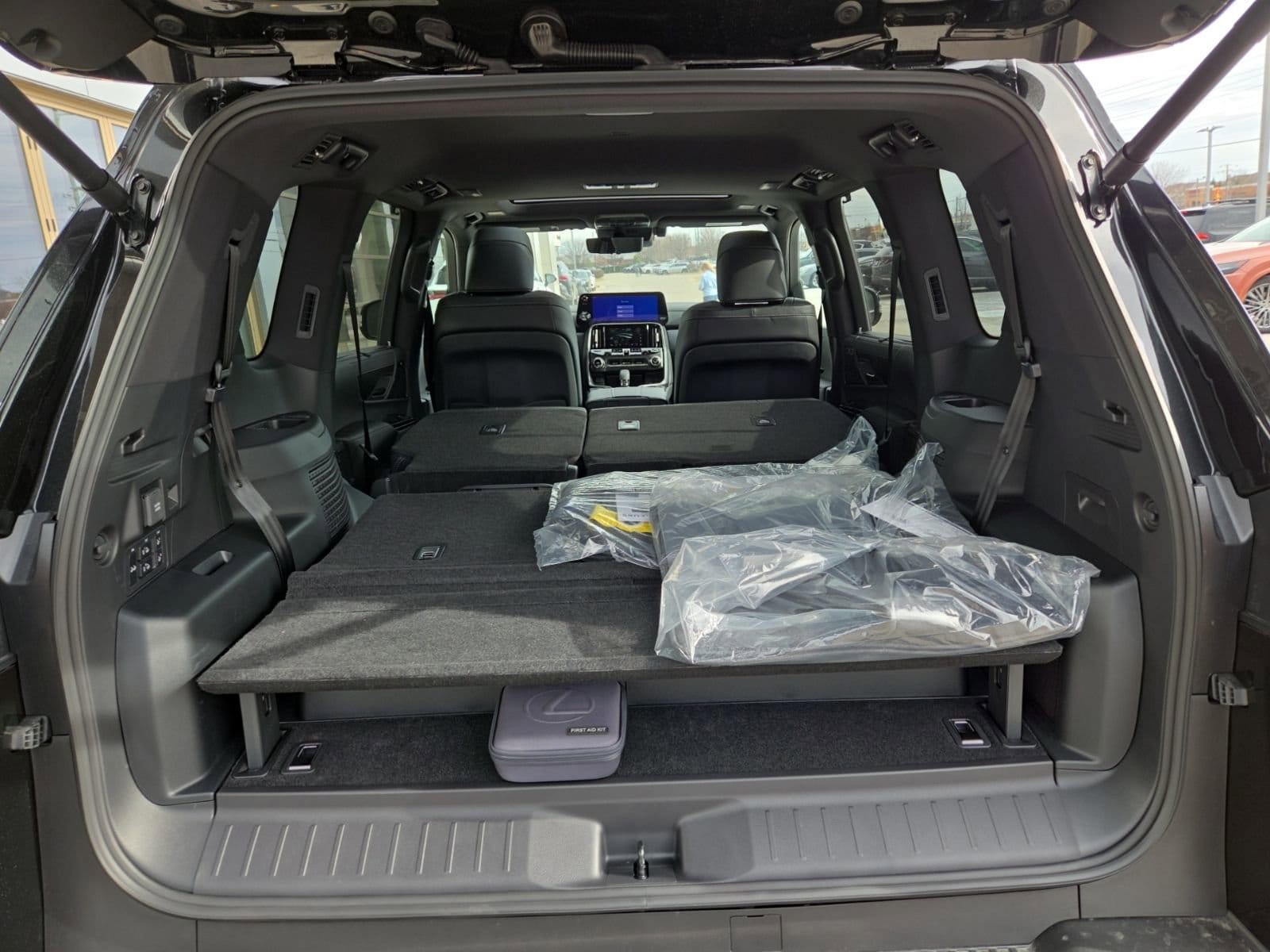 2025 Lexus LX 700h Luxury - Photo 14