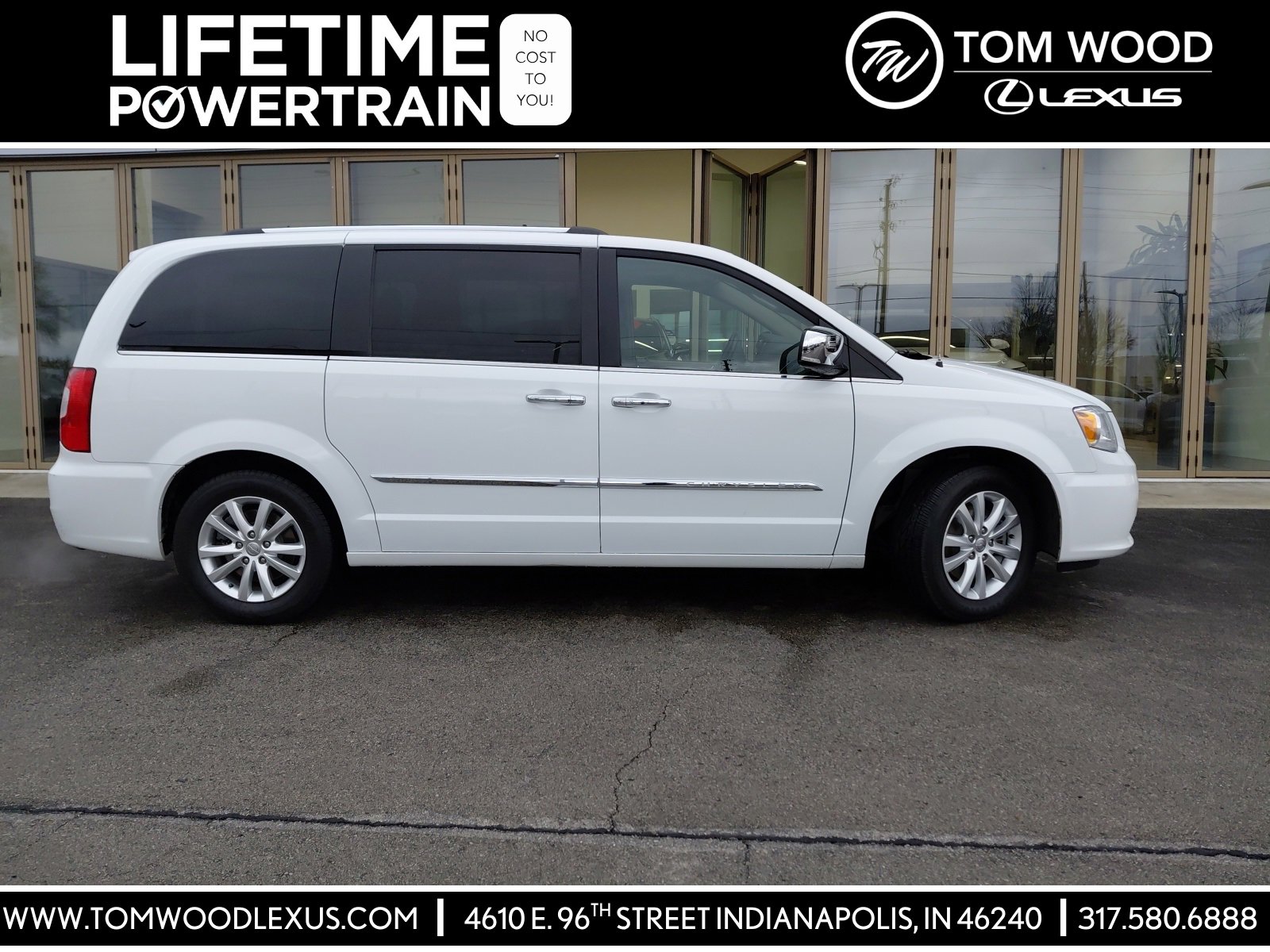 2016 Chrysler Town & Country Limited Platinum's photo