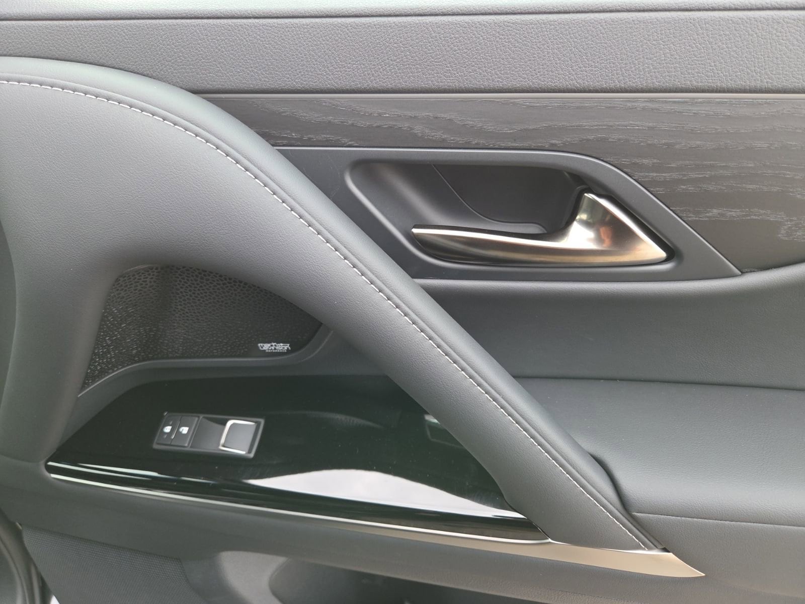 2025 Lexus LX 700h Luxury - Photo 29