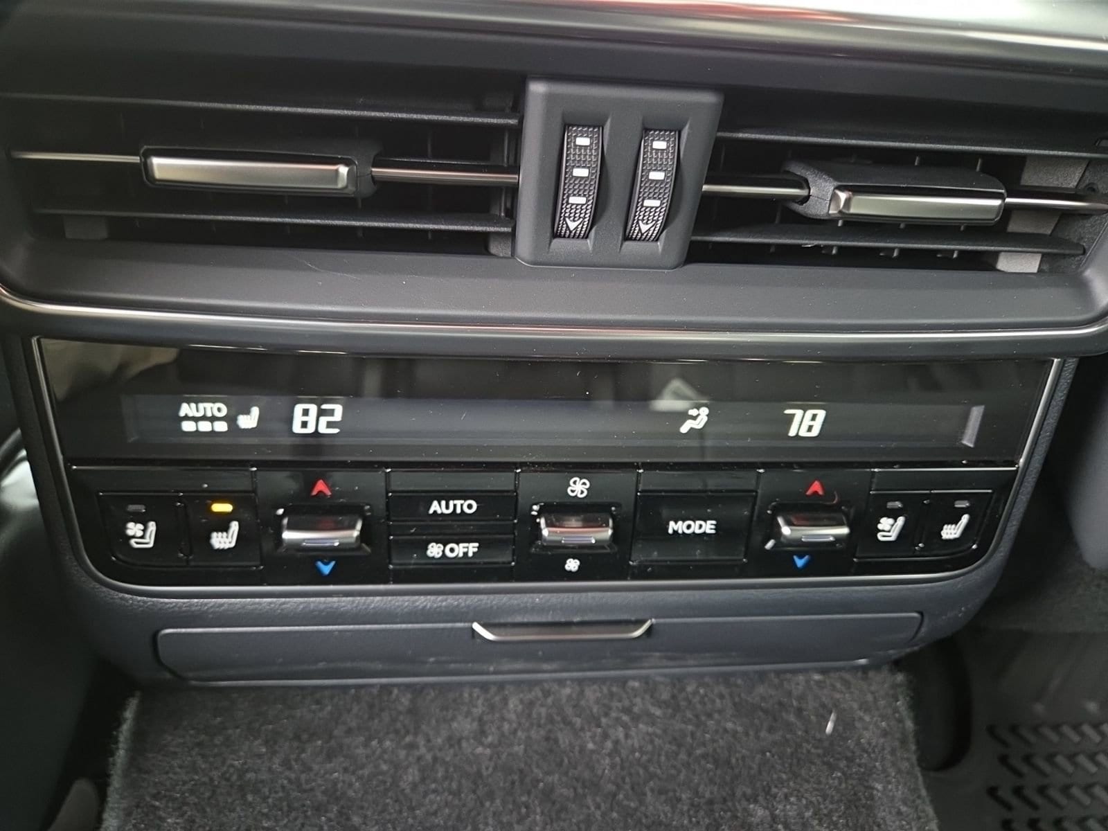 2025 Lexus LX 700h Luxury - Photo 33