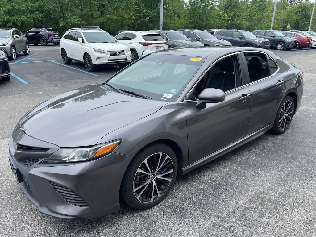Used 2018 Toyota Camry SE Sedan