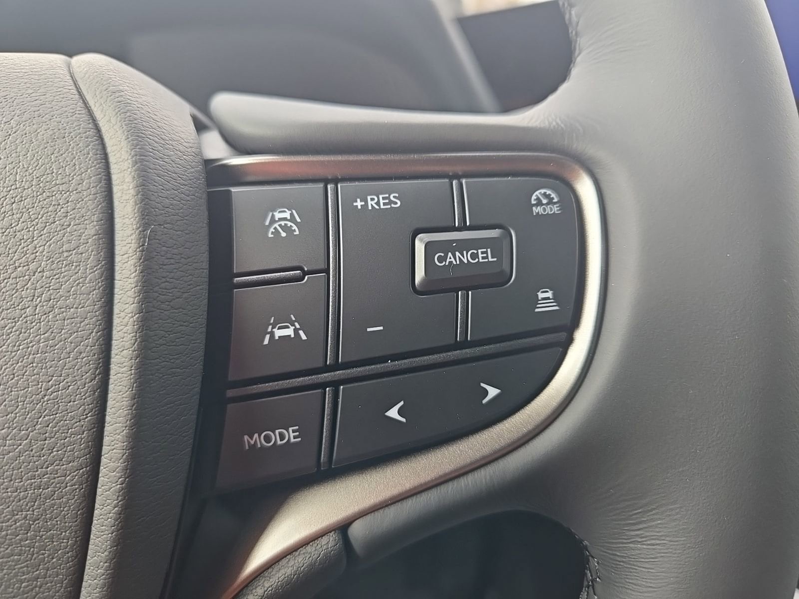 2026 Lexus UX Hybrid 300h F Sport Design - Photo 38