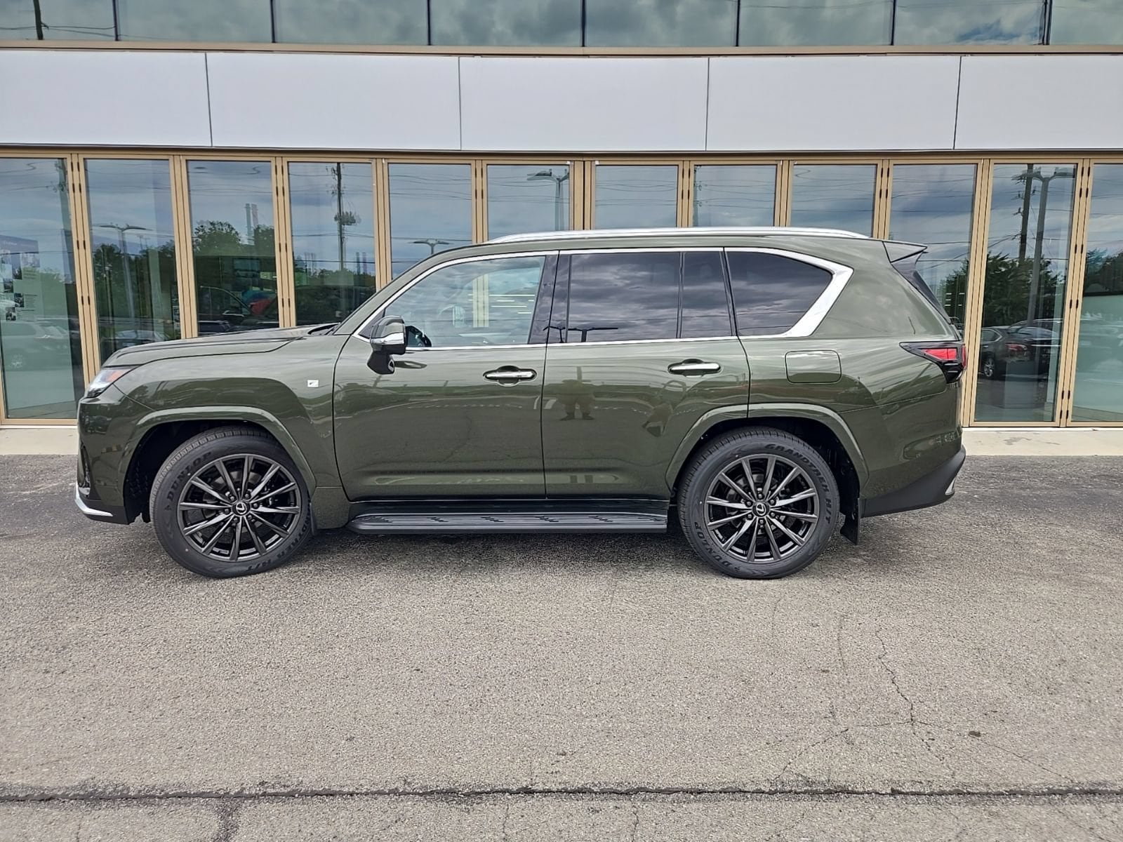 2026 Lexus LX 600 F-Sport - Photo 11
