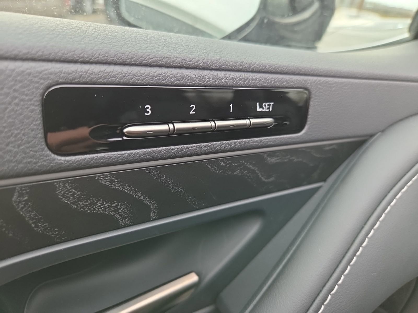 2025 Lexus LX 700h Luxury - Photo 25