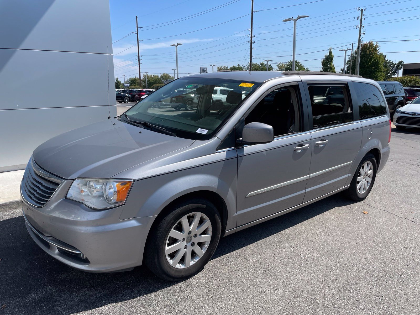 Used 2016 Chrysler Town & Country Touring with VIN 2C4RC1BGXGR252661 for sale in Indianapolis, IN