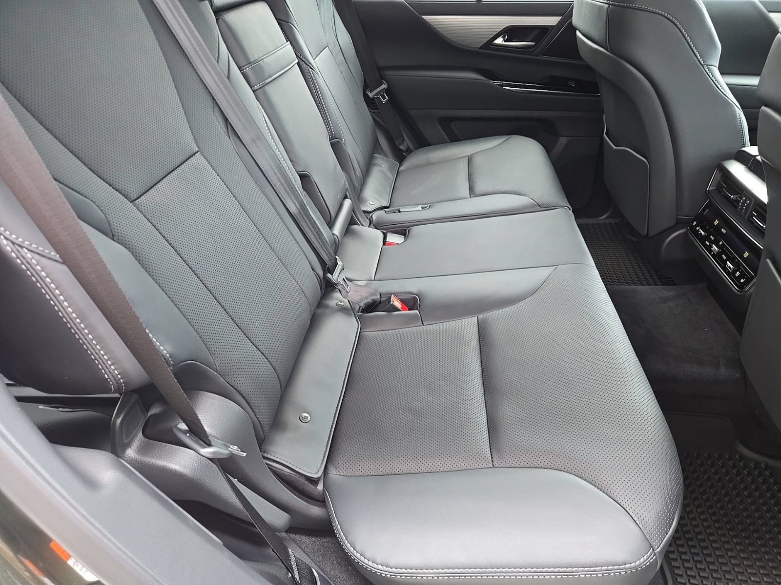 2026 Lexus LX 600 F-Sport - Photo 33