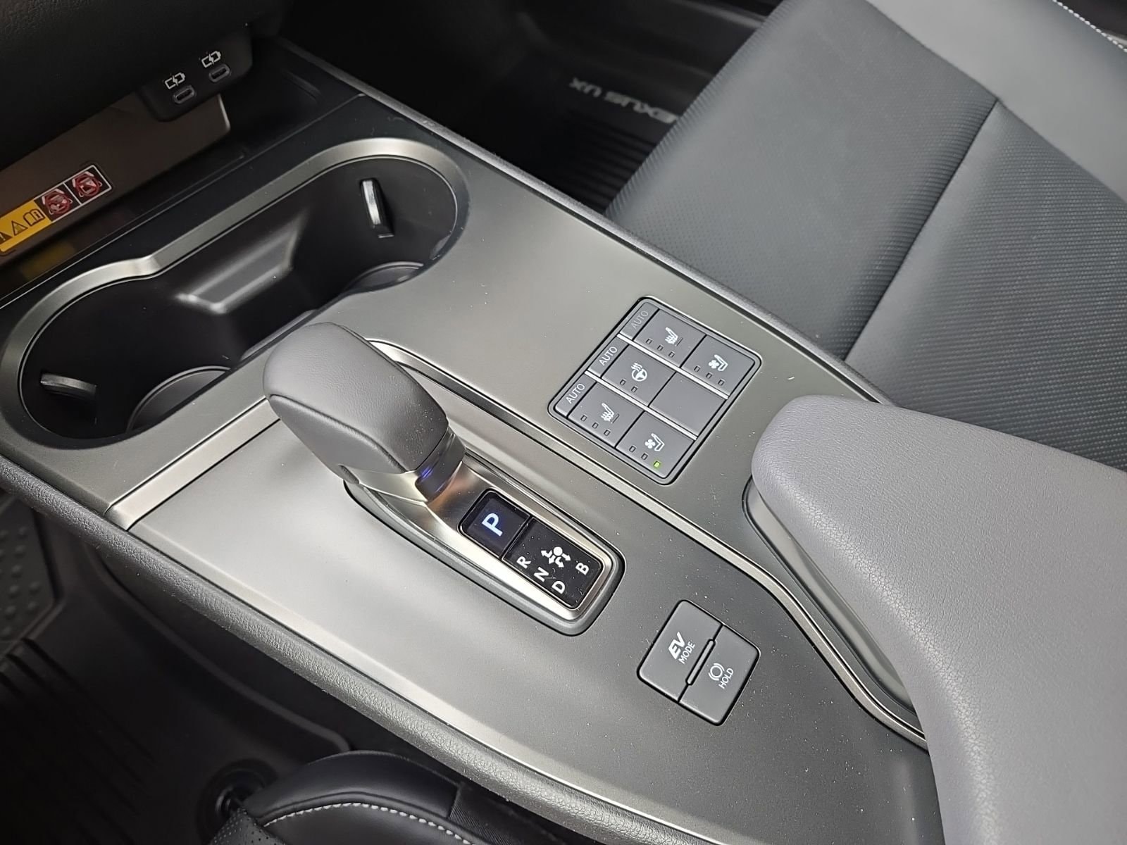 2026 Lexus UX Hybrid 300h F Sport Design - Photo 41