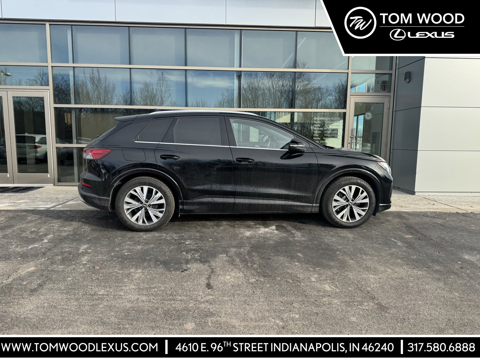 2023 Audi Q4 e-tron Premium's photo