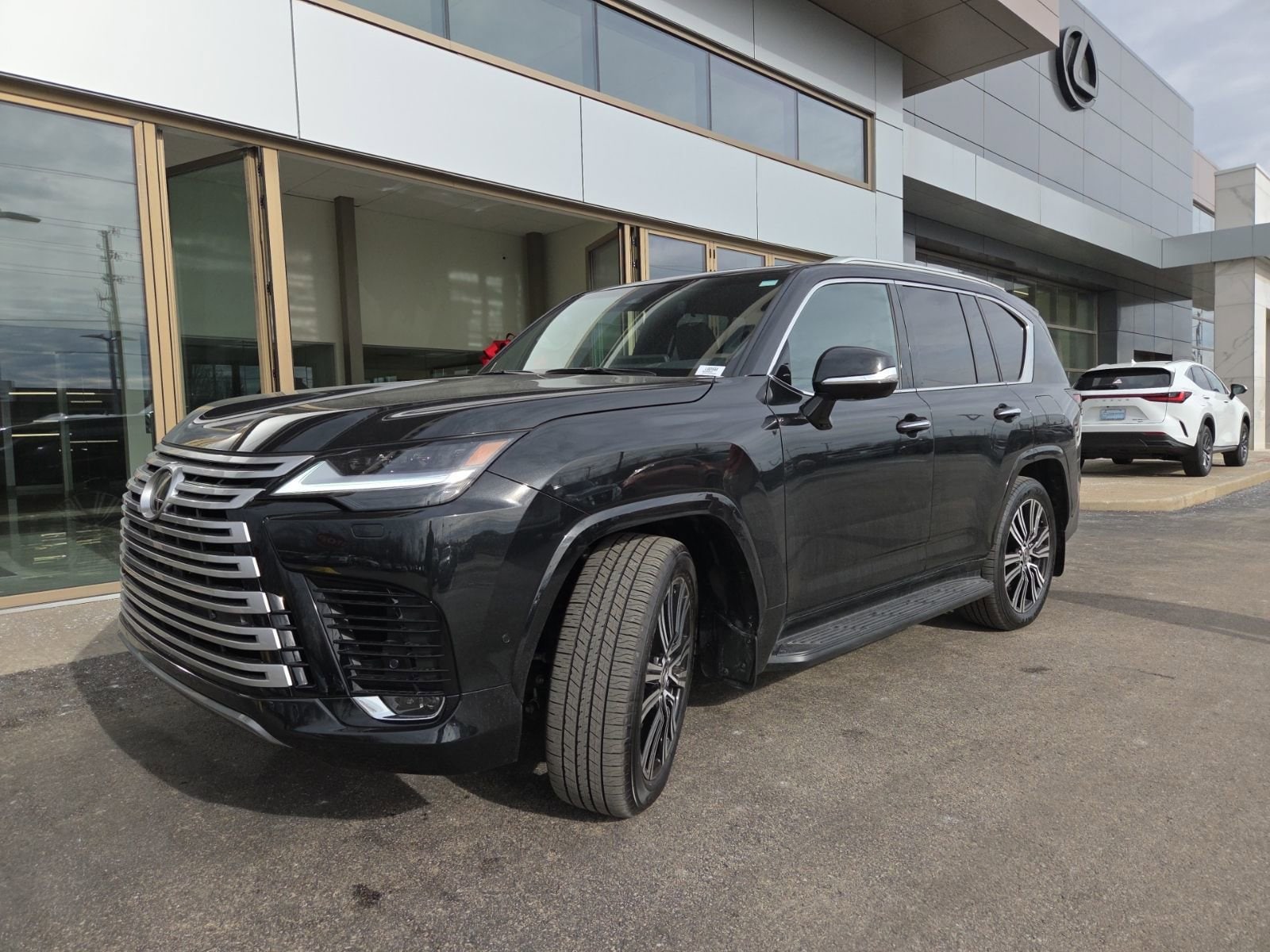 2025 Lexus LX 700h Luxury - Photo 18