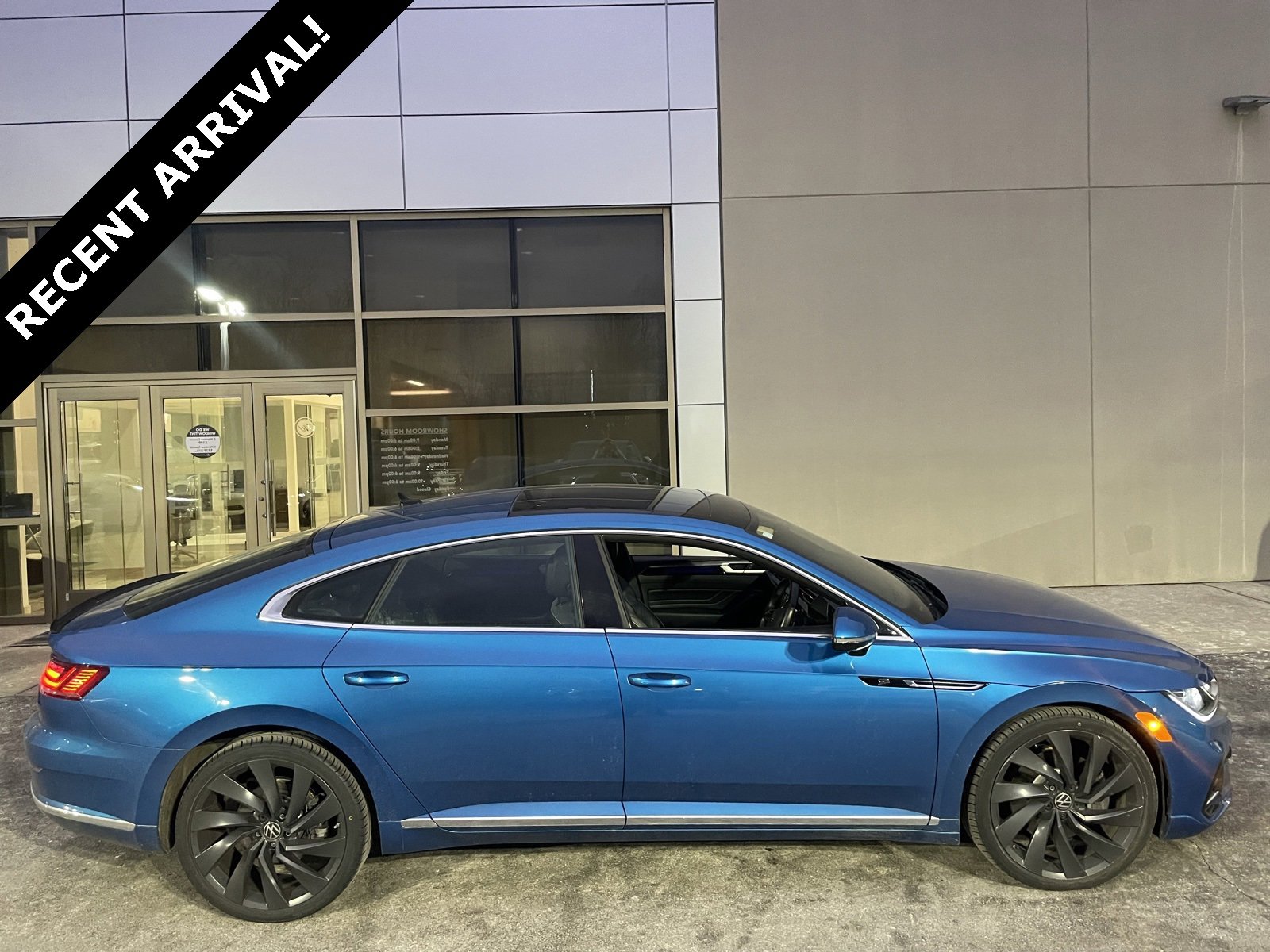 2023 Volkswagen Arteon SEL R-Line's photo