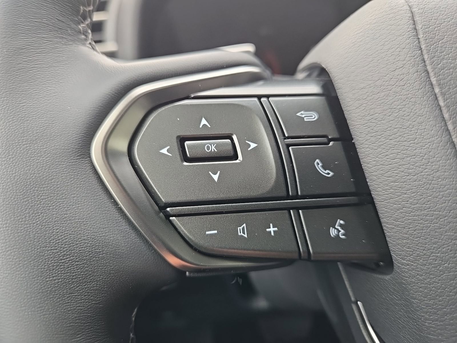 2026 Lexus LX 700h Luxury - Photo 36