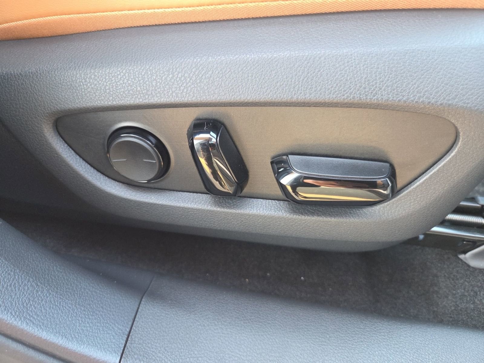 2026 Lexus RX 450h+ Premium - Photo 19