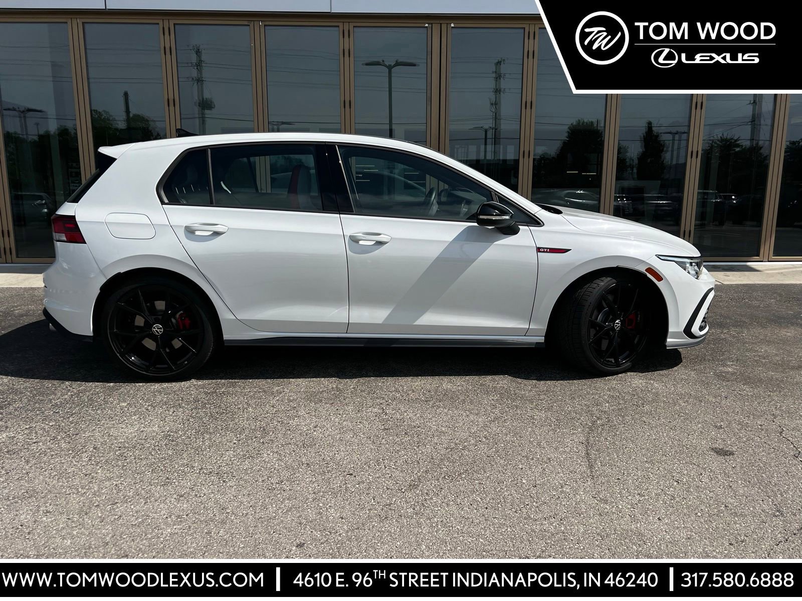 2024 Volkswagen Golf GTI 2.0T SE 4-door's photo