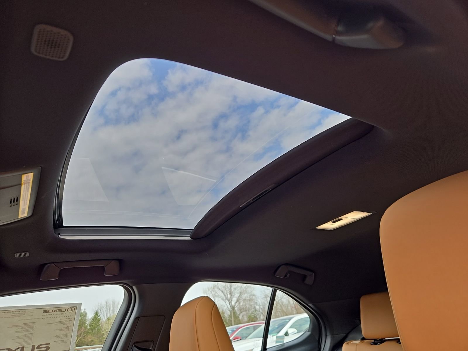 2026 Lexus UX Hybrid 300h Premium - Photo 19