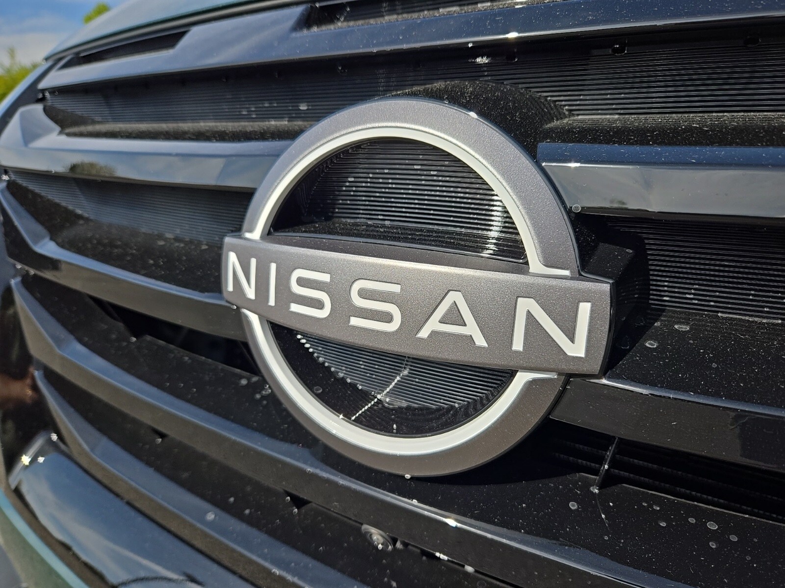 2025 Nissan Pathfinder Platinum photo 3