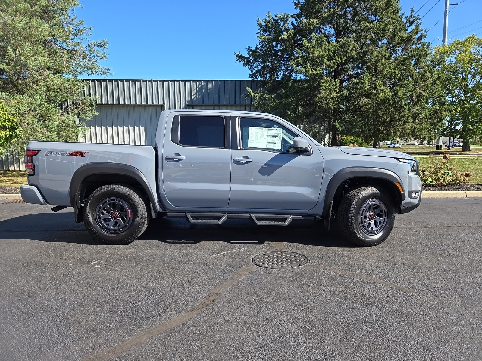2026 Nissan Frontier PRO-4X photo 2