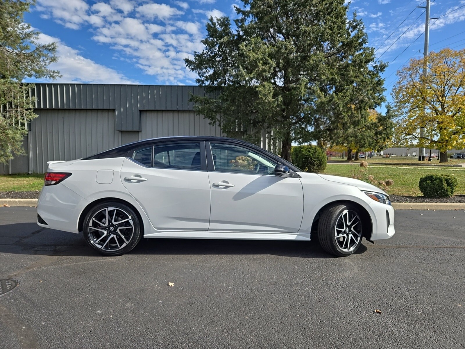 2025 Nissan Sentra SR photo 2