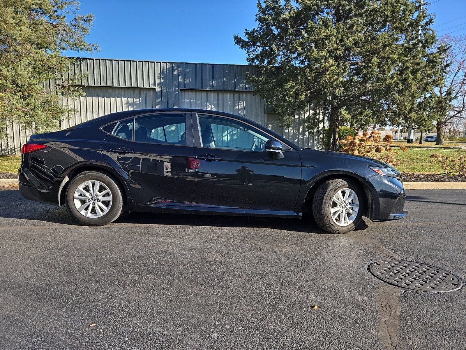 2025 Toyota Camry LE photo 2