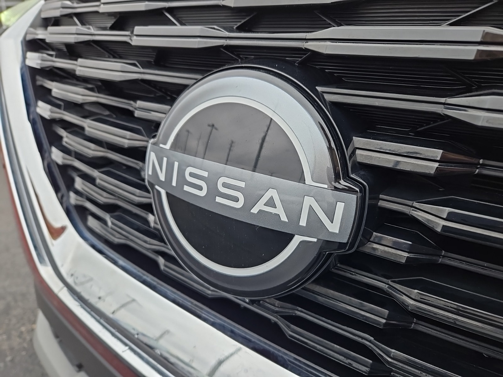 2023 Nissan Rogue SV photo 4