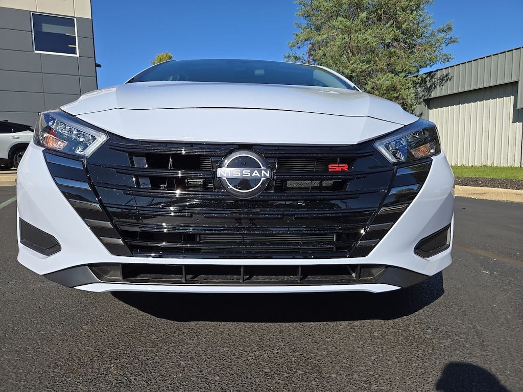 New 2025 Nissan Versa 1.6 SR Sedan