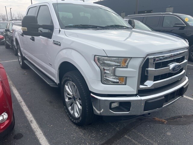 2015 Ford F-150 XLT photo 2