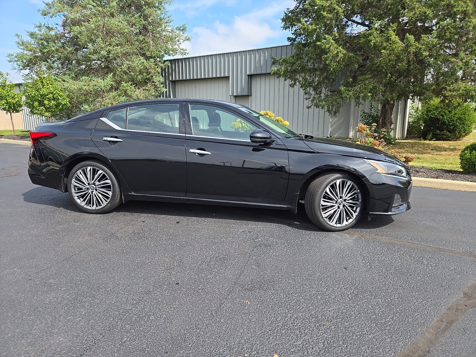 2023 Nissan Altima 2.5 SL photo 2