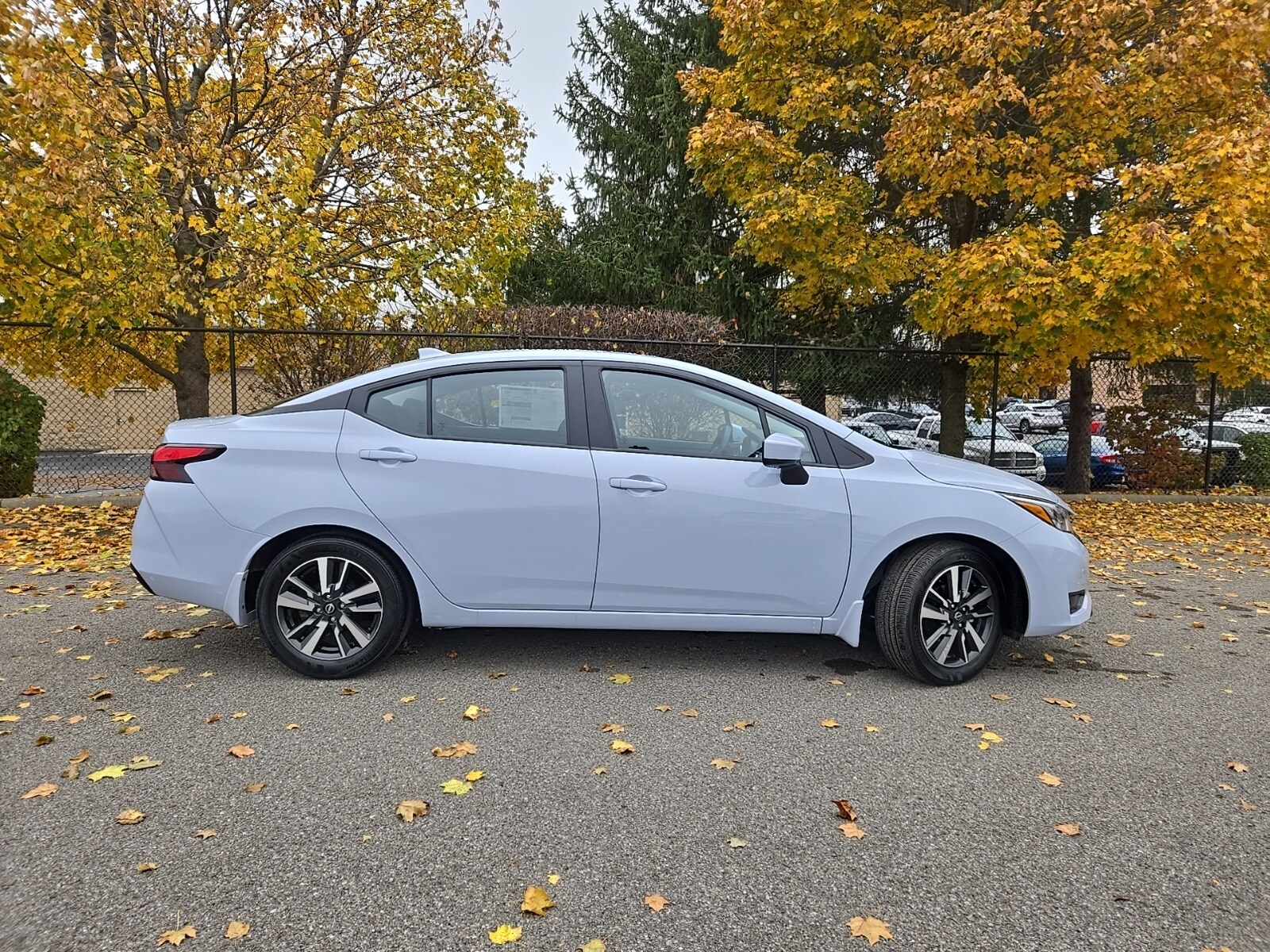 2025 Nissan Versa 1.6 SV photo 2