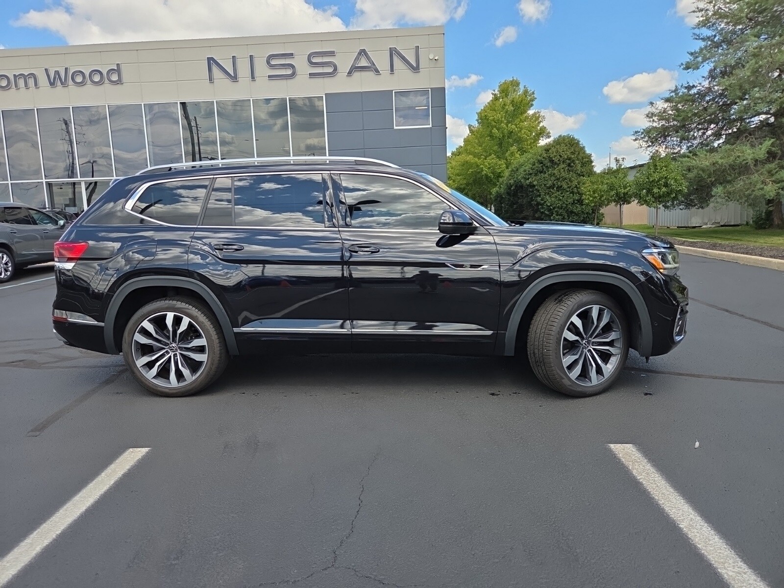 2022 Volkswagen Atlas V6 SEL Premium R-Line photo 2