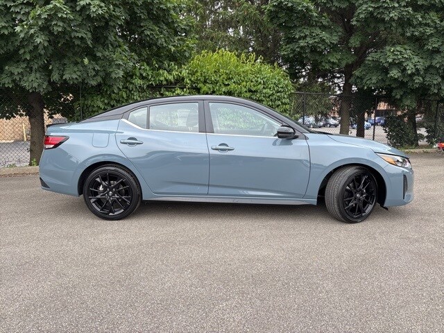 2025 Nissan Sentra SR photo 2