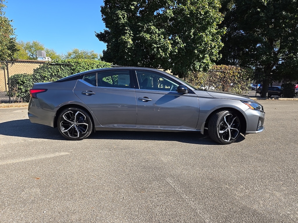 New 2025 Nissan Altima SR Sedan